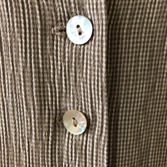 ISDA & Co Sleeveless Top with Shell Buttons - Picture 4 of 11